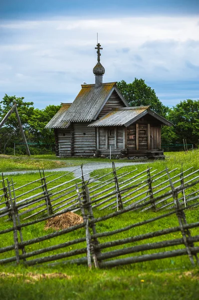 Ilha Kizhi, Rússia. Arquitetura religiosa de madeira antiga — Fotografia de Stock