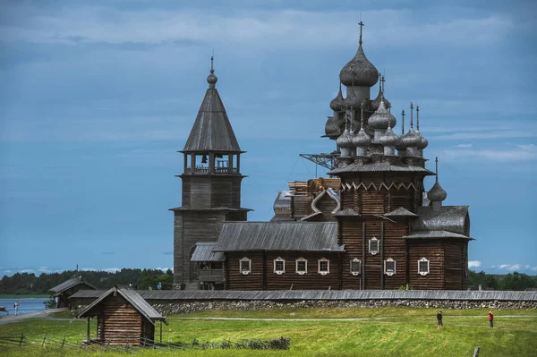 Kizhi Island, Russia. Ancient wooden religious architecture — Stock Photo, Image