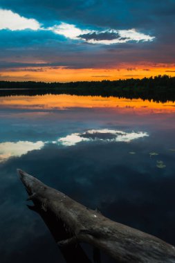 Sahilde gün batımı Güzel gökyüzü