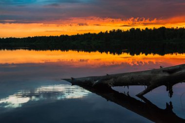 Sahilde gün batımı Güzel gökyüzü