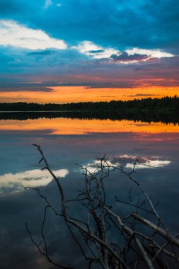 Sahilde gün batımı Güzel gökyüzü