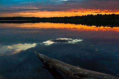 Sahilde gün batımı Güzel gökyüzü