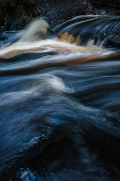 Vattenfall vid floden Tohmajoki. Republiken Karelen, Ryssland, R — Stockfoto