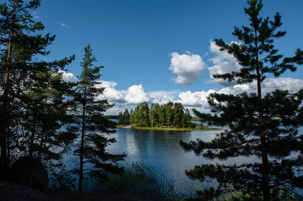 Yaz Peyzaj Park şehir Vyborg Rusya'da yakınındaki Monrepo