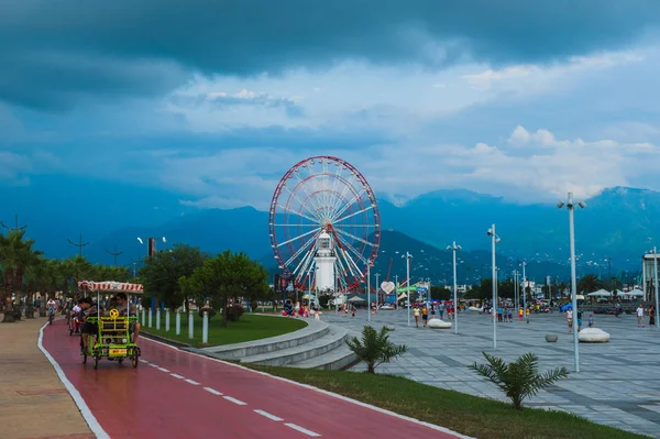 Staden av Batumi, moderna stadsarkitekturen — Stockfoto