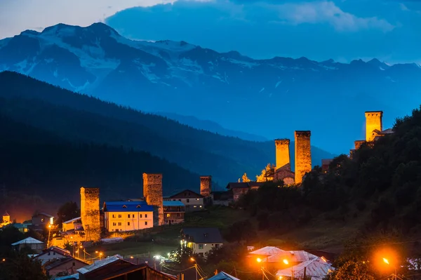 Svanlar Mestia, Svaneti bölgesi, Georgia kuleleri.