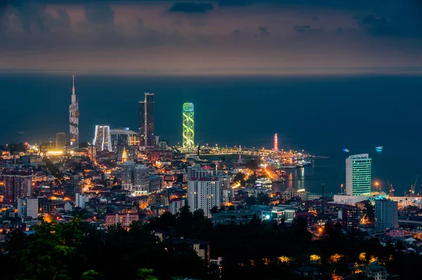 Ciudad nocturna de Batumi, Arquitectura Urbana Moderna Fotos De Stock