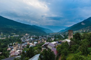 Svanlar Mestia, Svaneti bölgesi, Georgia kuleleri.