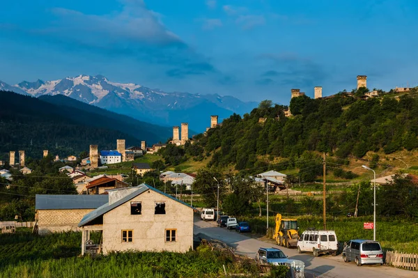 Svanlar Mestia, Svaneti bölgesi, Georgia kuleleri.