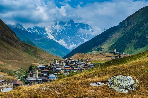 大規模なロッキー山脈の村ウシュグリ風景 ロイヤリティフリーのストック画像