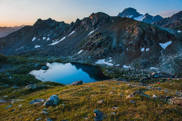 Alpine lake among the rocks, Arhyz, Russia — Stock Photo, Image