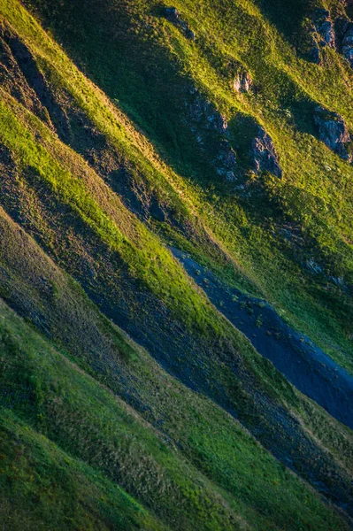 Vacker sommarlandskap i Arkhyz — Stockfoto