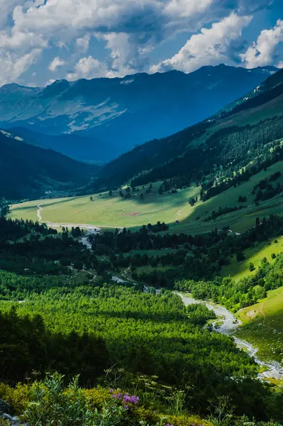 Krásné letní krajina v Archyz — Stock fotografie