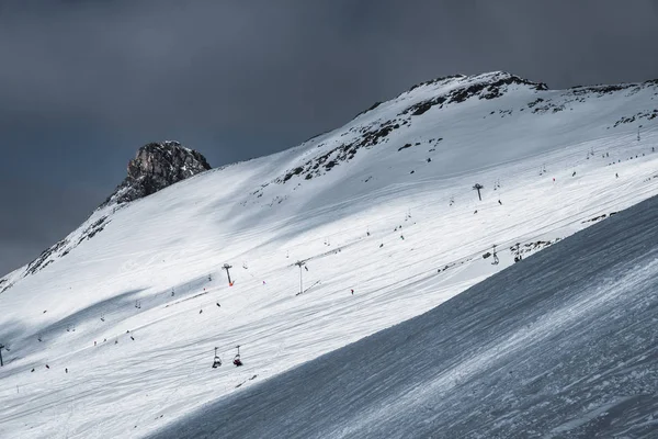 Skigebied Dombay, Karatsjaj-Tsjerkessië, Rusland — Stockfoto