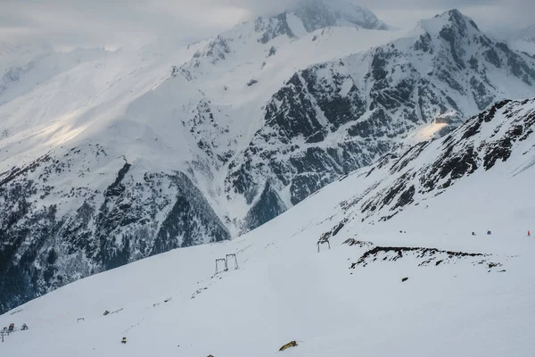 Estância de esqui Dombay, Karachay-Cherkessia, Rússia — Fotografia de Stock