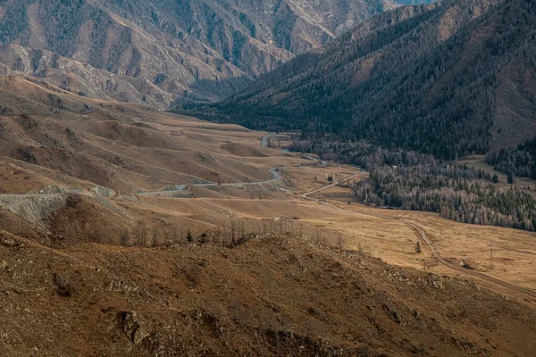 Montañas valle aéreo otoño paisaje, Chike-Taman carretera de montaña pasar, Altai —  Fotos de Stock