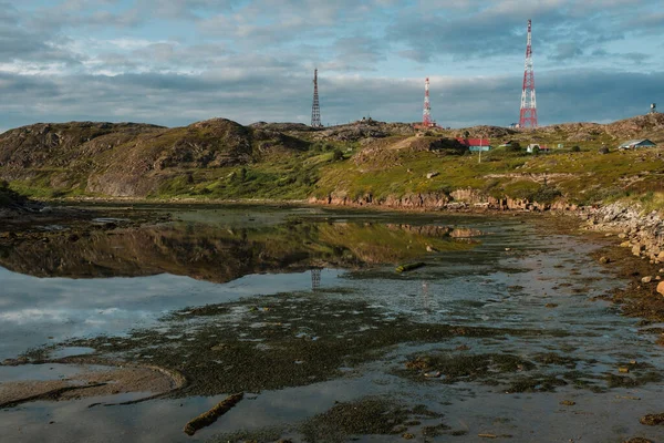 Літній ландшафт зеленої полярної тундри в районі Тереберка — стокове фото