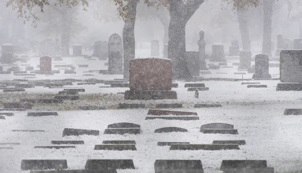 Cemitério na neve — Fotografia de Stock