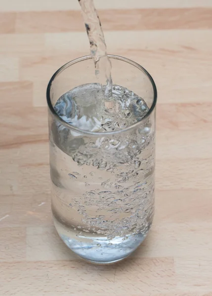 유리잔에 담긴 물 — 스톡 사진