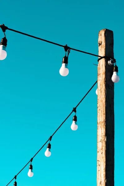 Pólo com umas lâmpadas — Fotografia de Stock