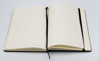 beyaz arkaplandaki dizüstü bilgisayar