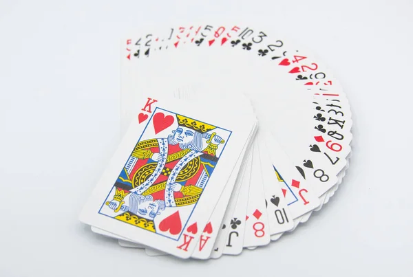 Carte da gioco su sfondo bianco — Foto Stock