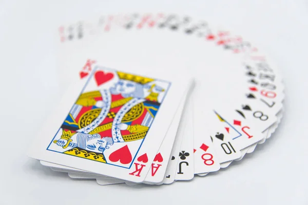 Jugar a las cartas sobre un fondo blanco —  Fotos de Stock