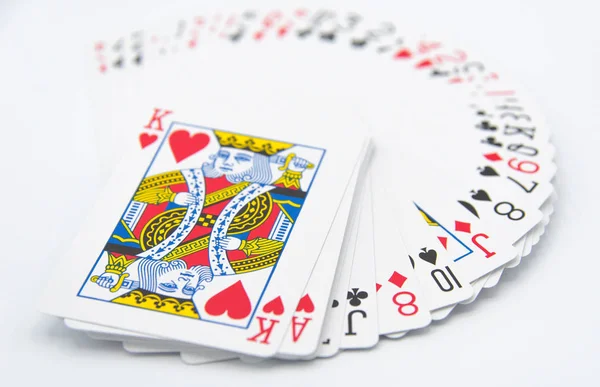 Jugar a las cartas sobre un fondo blanco — Foto de Stock