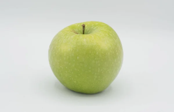 Grönt äpple — Stockfoto