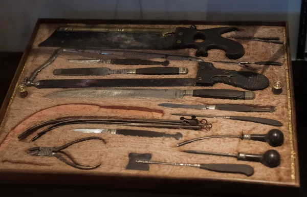 Старые медицинские инструменты — стоковое фото
