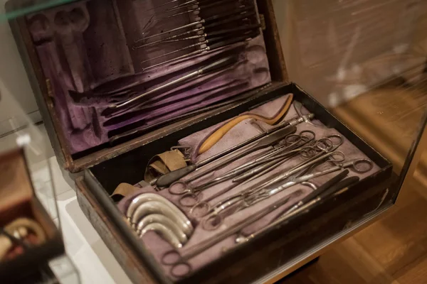 Instrumentos médicos antiguos — Foto de Stock