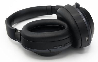 Siyah plastik kablosuz bluetooth üzerinden kulak kulaklıklar