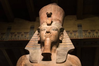 Tutankhamun heykeli