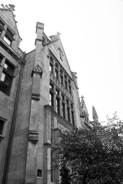 Big old stone building in the Chicago area — Stock Photo, Image