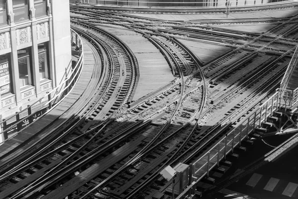 Fekete-fehér railroad zeneszámokat kilátás a fenti — Stock Fotó