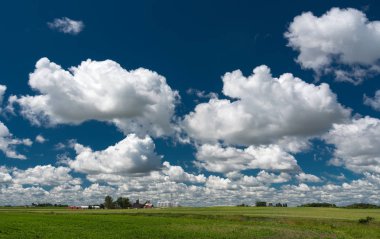 Milwaukee'de bulutlu bir günde büyük alan