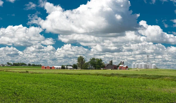 Campo grande en un día nublado en Milwaukee — Foto de Stock