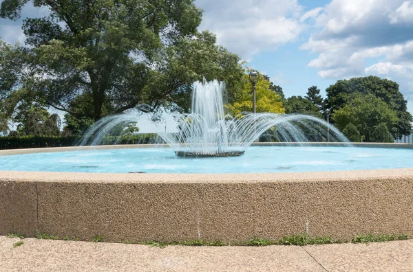 Duża fontanna, w centrum miasta Milwaukee — Zdjęcie stockowe