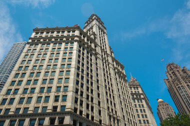 Chicago Downtown bir sokakta büyük bina