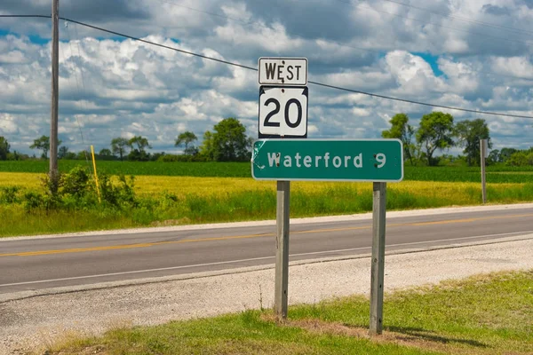 Wisconsin bir yolda Waterford 9 işareti