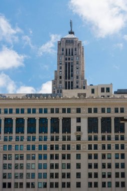 Chicago Downtown bir sokakta büyük bina