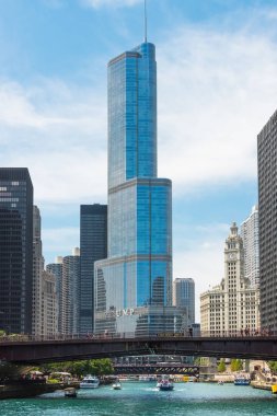 Ne zaman köprü üzerinden bir nehirde Chicago Downtown