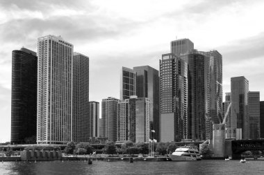 Bir tekne Chicago Downtown görünümünden skyline