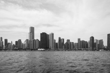 Bir tekne Chicago Downtown görünümünden skyline