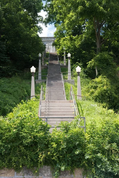 Grandes escaleras en una ciudad de Galena — Foto de Stock