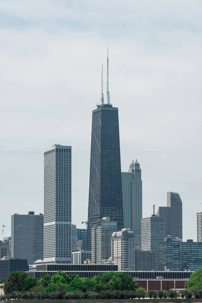 Vista del horizonte del centro de Chicago desde un barco — Foto de Stock