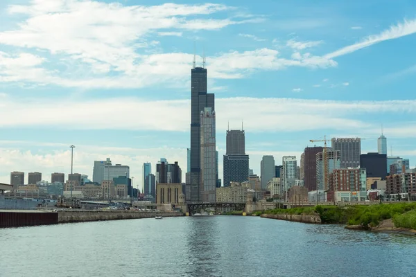 Chicago Downtown skyline bekijken vanaf een boot — Stockfoto