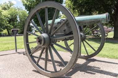 Çok eski topçu canon bir parkta