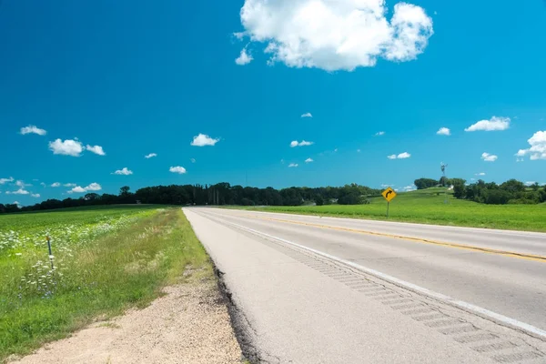 Road on a field in Illinois country side — Stock Photo, Image