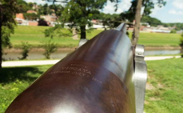 公園内の非常に古い大砲キヤノン — ストック写真